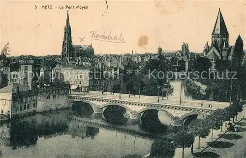 AK / Ansichtskarte Metz_Moselle Pont Moyen Eglise Cathedrale Mittelbruecke Kirche Dom Metz_Moselle