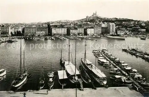AK / Ansichtskarte Marseille_Bouches du Rhone Le Port et Basilique Notre Dame de la Garde Marseille