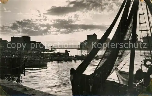 AK / Ansichtskarte Marseille_Bouches du Rhone Contre jour sur le vieux port bateaux Marseille