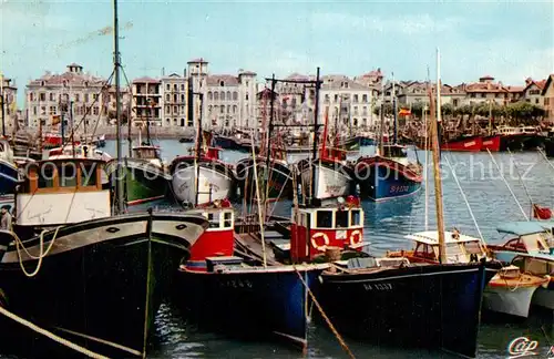 AK / Ansichtskarte Saint Jean de Luz Le Port Bateaux Maison de l Infante Saint Jean de Luz