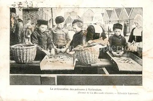 AK / Ansichtskarte Vollendam Preparation des poissons Vollendam