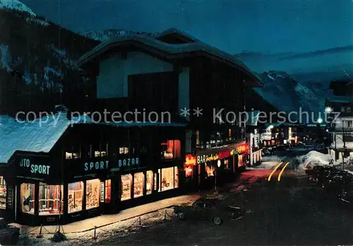 AK / Ansichtskarte Madonna_di_Campiglio Sport Bazar Bar Nachtaufnahme Madonna_di_Campiglio