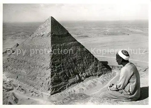 Gizeh Spitze der Cheopspyramide Blick in die Wueste mit Chefrenpyramide Schweizer Verein Mohammedaner Mission Gizeh