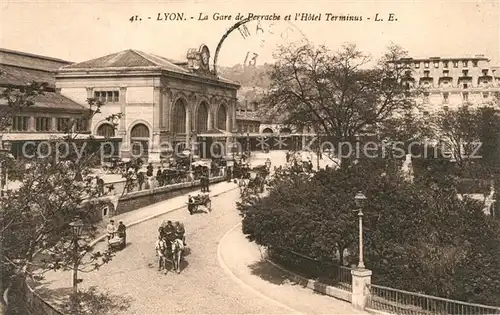 AK / Ansichtskarte Lyon_France La Gare de Perrache et lHotel Terminus Lyon France