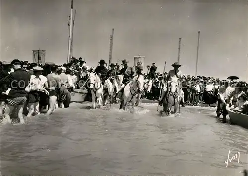 AK / Ansichtskarte Les_Saintes Maries de la Mer Benediction de la mer Guardians de Camargue Les