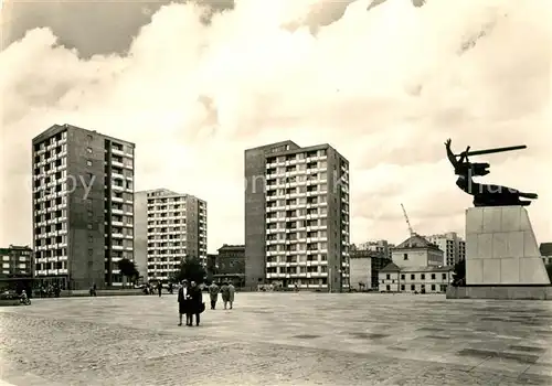 AK / Ansichtskarte Warszawa Theaterplatz Denkmal Helden Warschaus Warszawa