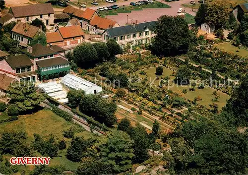 AK / Ansichtskarte Giverny La maison le jardin et la fameuse piece deau des nympheas amenagee Vue aerienne Giverny