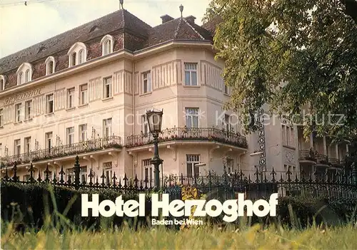 AK / Ansichtskarte Baden_Wien Hotel Herzoghof Blick vom Kurpark Baden_Wien