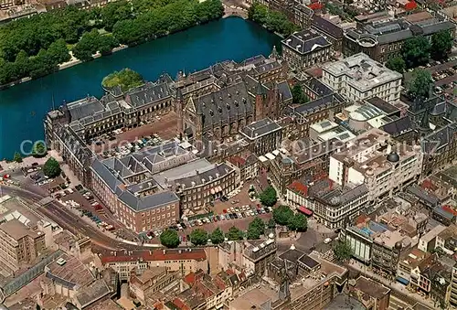 AK / Ansichtskarte Den_Haag Buitenhof met Regeringsgebouwen luchtopname Den_Haag