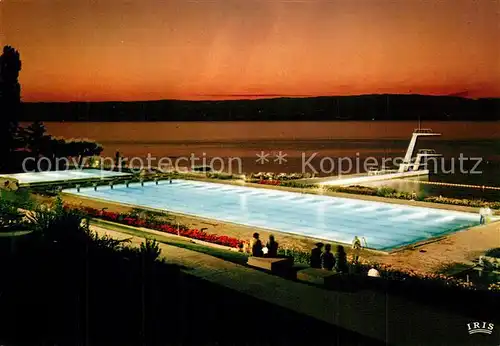 AK / Ansichtskarte Evian les Bains_Haute_Savoie Ombres et lumieres au crepuscule Centre Nautique et la Cote Suisse Evian les Bains_Haute