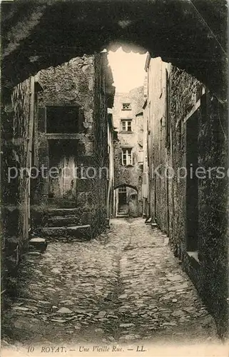 AK / Ansichtskarte Royat_les_Bains Une Vieille Rue Royat_les_Bains