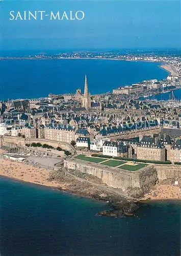 AK / Ansichtskarte Saint Malo_Ille et Vilaine_Bretagne La cite des corsaires dominee par la felche de la cathedrale Vue aerienne Saint Malo_Ille et Vilaine