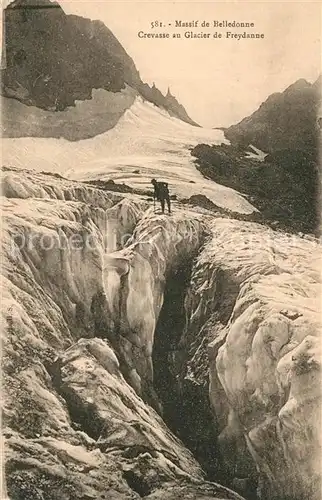 AK / Ansichtskarte Gletscher Massif de Belledonne Crevasse au Glacier de Freydanne 