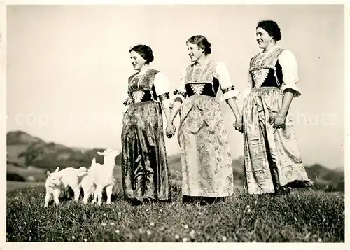 AK / Ansichtskarte Trachten_Schweiz Appenzell Ziegen Frauen 