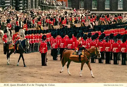 AK / Ansichtskarte Leibgarde_Wache Queen Elizabeth II Trooping the Colour  