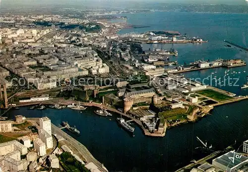 AK / Ansichtskarte Brest_Finistere Chateau a l entree de la Penfeld Port de Commerce vue aerienne Brest_Finistere