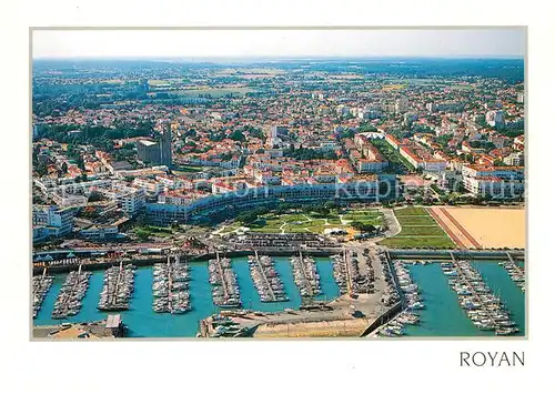 AK / Ansichtskarte Royan_Charente Maritime Regard sur la vlle et son port Vue aerienne Royan Charente Maritime