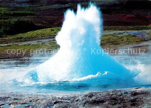 AK / Ansichtskarte Geysire_Vulcans_Geysers_Vulkane Strokkur i Haukadal  