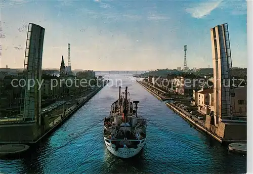 AK / Ansichtskarte Martigues Pont mobile et le canal Martigues