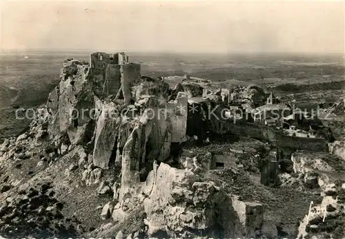 AK / Ansichtskarte Les_Baux de Provence Ruines du Chateau feodal et du village Les_Baux de Provence