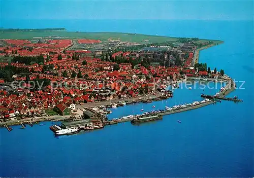 AK / Ansichtskarte Volendam Fliegeraufnahme mit Hafen Volendam