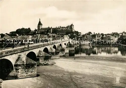 AK / Ansichtskarte Gien Vue vers la rive droite de la Loire et le grand Pont Gien