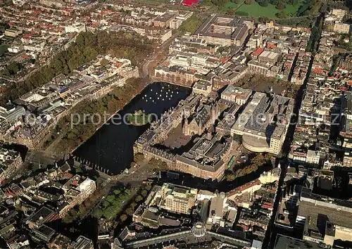 AK / Ansichtskarte Den_Haag Centrum met het Binnenhof en de Hofvijver Fliegeraufnahme Den_Haag