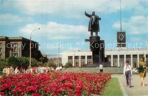 AK / Ansichtskarte Leningrad_St_Petersburg Denkmal Lenin bei Finischer Bahnhof Leningrad_St_Petersburg