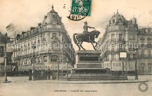 AK / Ansichtskarte Orleans_Loiret Place du Martroi Orleans_Loiret