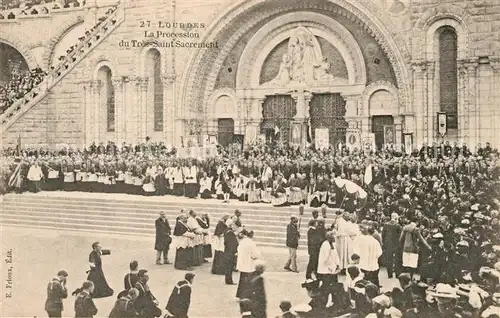 AK / Ansichtskarte Lourdes_Hautes_Pyrenees Procession du Tres Saint Sacrement Lourdes_Hautes_Pyrenees
