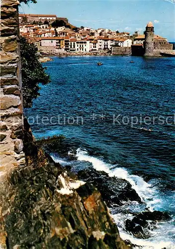 AK / Ansichtskarte Collioure La plage Eglise Saint Vincent Collioure
