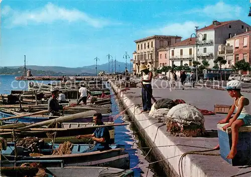 AK / Ansichtskarte La_Maddalena Via Amendola Hafen Fischerboote La_Maddalena