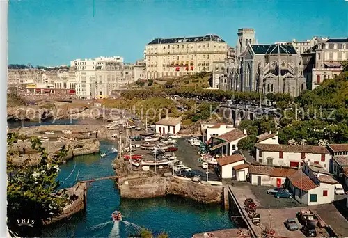 AK / Ansichtskarte Biarritz_Pyrenees_Atlantiques Port des Pecheurs Eglise Sainte Eugenie Biarritz_Pyrenees