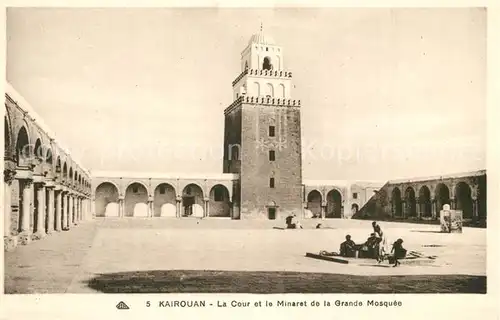 AK / Ansichtskarte Kairouan_Qairawan La Cour et le Minaret de la Grande Mosquee Kairouan Qairawan
