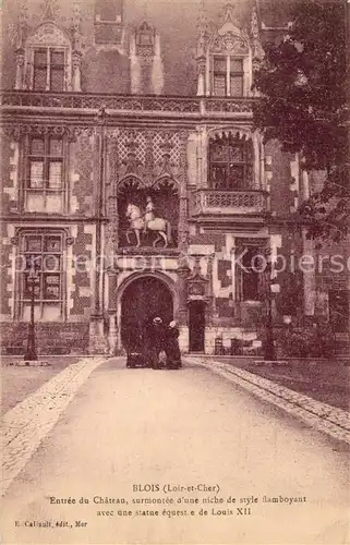 AK / Ansichtskarte Blois_Loir_et_Cher Entree du Chateau Statue Louis XII Blois_Loir_et_Cher