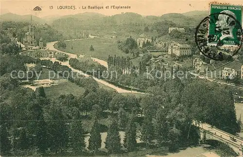 AK / Ansichtskarte Lourdes_Hautes_Pyrenees Basilique Esplanade vue aerienne Lourdes_Hautes_Pyrenees