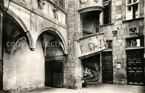 AK / Ansichtskarte Riom_Puy de Dome Cour et Cage d Escalier Renaissance Riom Puy de Dome