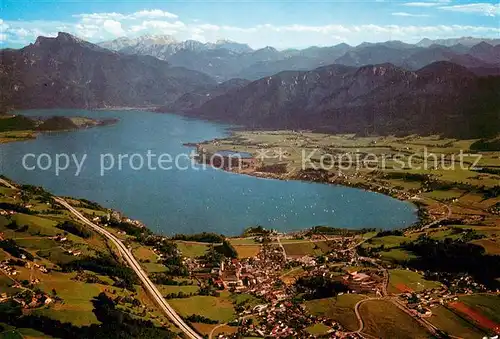 AK / Ansichtskarte Mondsee_Salzkammergut Fliegeraufnahme mit Schafberg Hoher Dachstein Mondsee Salzkammergut