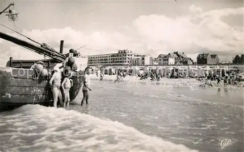 AK / Ansichtskarte Berck Plage La plage a maree haute Bateau de peche Berck Plage