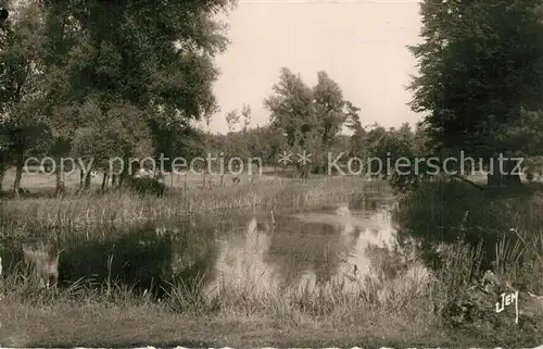 AK / Ansichtskarte Locquignol Un etang de la Chenaie Hotel Cafe Restaurant Locquignol