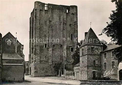 Beaugency Place Dunois et Tour de Cesar Beaugency