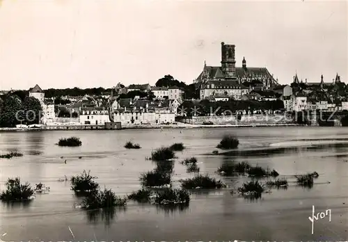 Nevers_Nievre La Ville vue de la rive gauche de la Loire Nevers Nievre