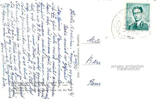 Banneux La Chapelle Les pelerins pendant la messe Banneux