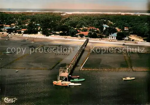 Cap Ferret Vue aerienne Jetee sur le Bassin Culture des Huitres Arriere plan l Ocean Cap Ferret