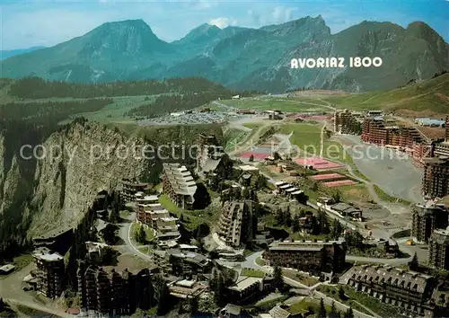 Avoriaz Wintersportplatz Franzoesische Alpen im Sommer Fliegeraufnahme Avoriaz