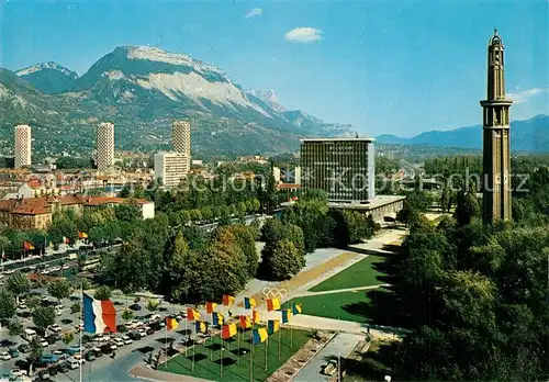 Grenoble Parc Paul Mistral les trois tours nouvelle Mairie au fond Mont Saint Eynard Grenoble