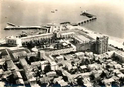 Royan_Charente Maritime Le Jardin du Palais des Congres et le Front de Mer Royan Charente Maritime