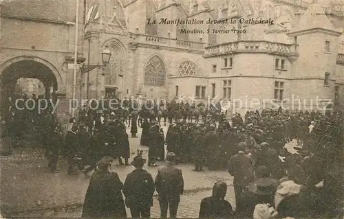 Moulins_Allier La Manifestation devant la Cathedrale Moulins Allier