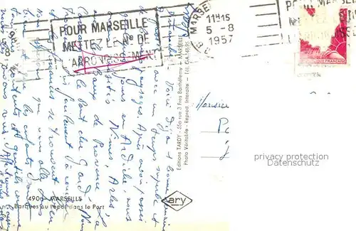 Marseille_Bouches du Rhone Barques dans le port Marseille