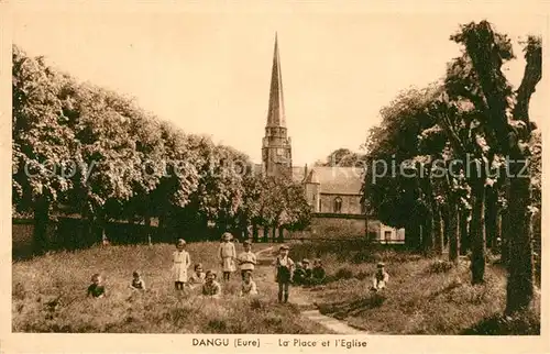 Dangu La Place et l Eglise Dangu